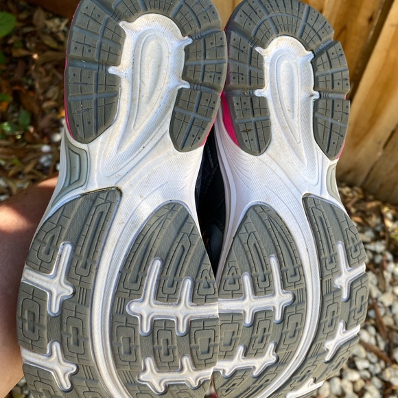 L.A. Gear Women's Memory Foam Athletic Leather/Mesh Sneakers, Gray&Pink, 7 1/2 - Picture 7 of 10